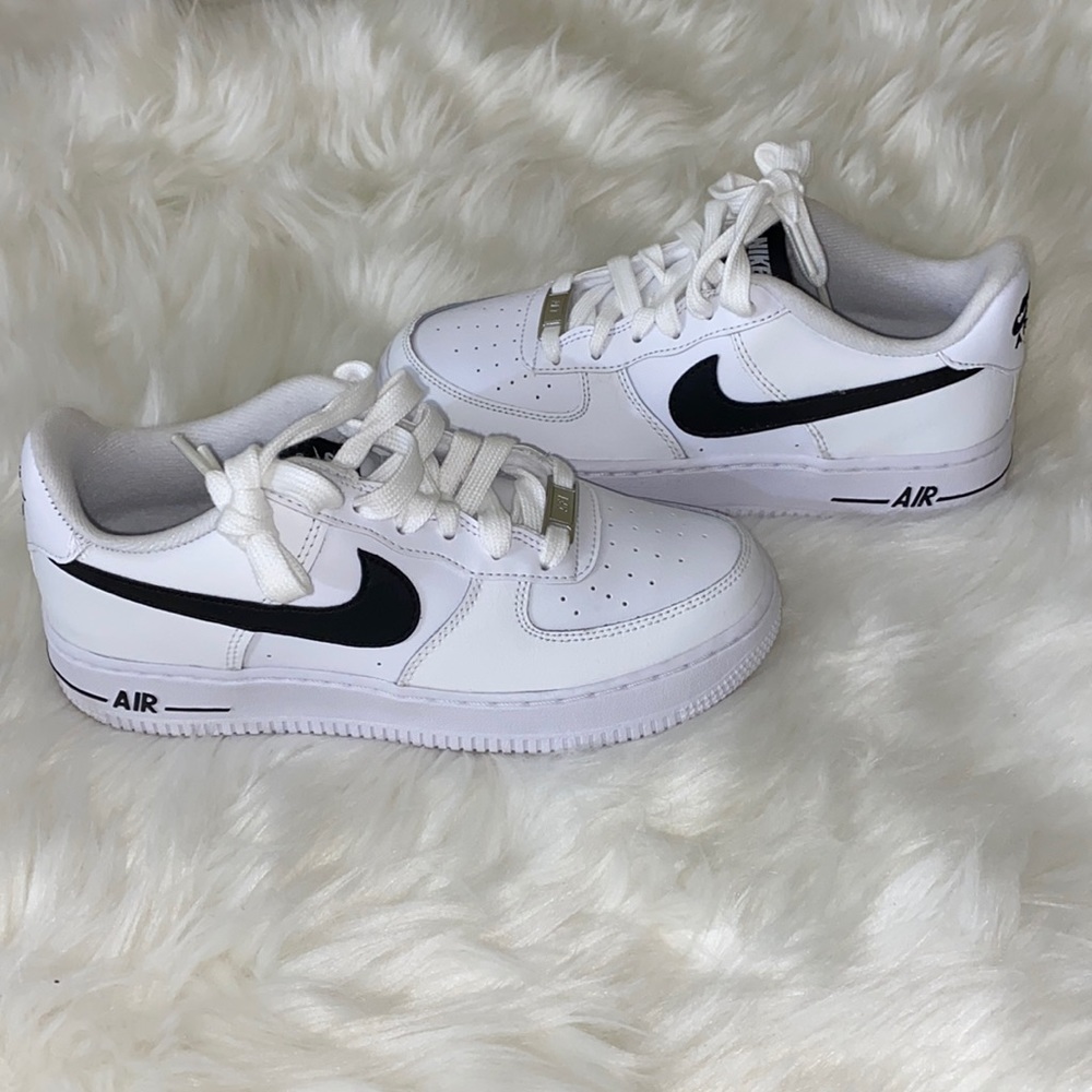 Air Force 1’s black accents
